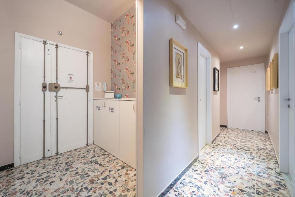 Boutique Rooms Carbonazzi 17 קליארי מראה חיצוני תמונה