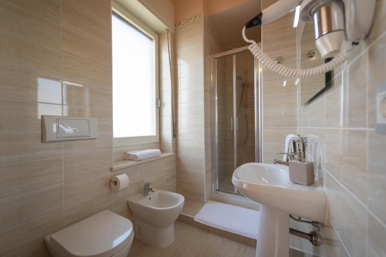 Boutique Rooms Carbonazzi 17 קליארי מראה חיצוני תמונה